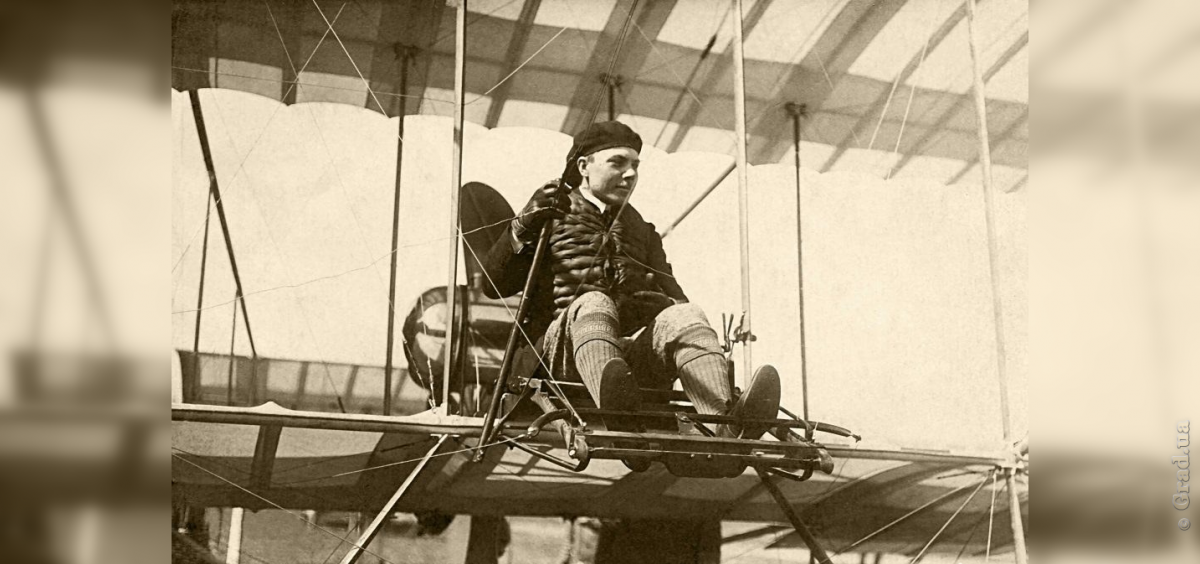 21 марта 1910 года на Одесском ипподроме Михаил Ефимов совершил первый полёт на аэроплане