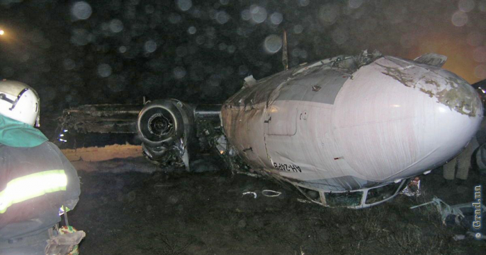 Самолет из Одессы совершил под Донецком аварийную посадку и загорелся
