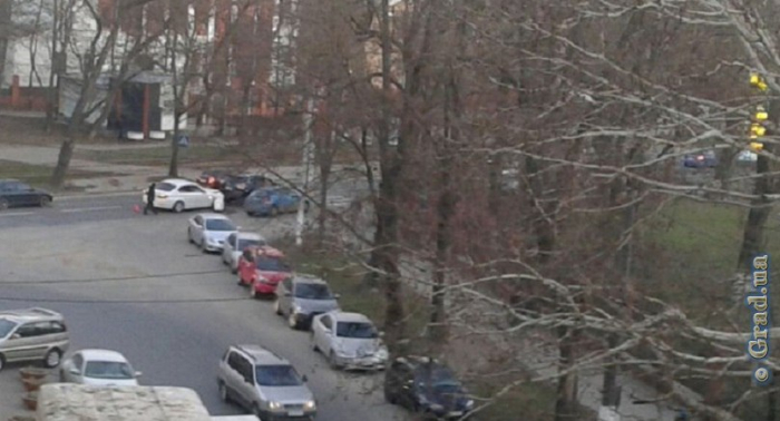 Два автомобиля попали в аварию в Одессе