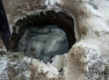 Под Одессой ребенок провалился в яму с ледяной водой (фото)