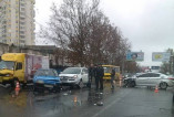 Авария на ул.Краснова: водитель развернулся через двойную сплошную
