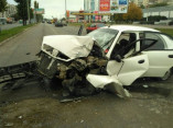 На пос. Котовского автомобиль врезался в столб
