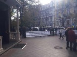 В центре Одессы проходит митинг (фото)