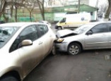 В центре Одессы столкнулись три автомобиля