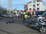 В Одессе автомобиль сбил двух велосипедистов