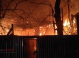 Сильный пожар уничтожил жилой дом в Аркадии