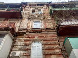 У дома в центре Одессы обвалилась часть фасада