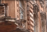 В центре Одессы осыпался очередной фасад здания