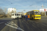 Две аварии заблокировали движение в районе Ивановского путепровода