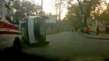 Мусоровоз столкнулся с микроавтобусом (видео, обновлено)