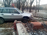 В Одессе иномарка влетела в забор