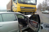 В Одессе грузовик протаранил "Лексус"