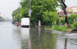 В Одессе коммунальщики ликвидируют последствия дождя
