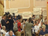 Одесситы призывают депутата отчитаться о доходах (фото)