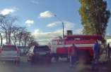 Внедорожник "подрезал" пожарный автомобиль