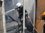 В Черноморске сгорели два автомобиля и три мопеда
