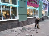 Обрушение части балкона в центре Одессы (видео)
