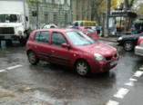 Девочка попала под колеса Renault на пешеходном переходе (фото)
