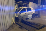 Ночная авария в Одессе: такси влетело в автостоянку