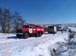 38 автомобилей вытащили спасатели из снежных заносов (фото)