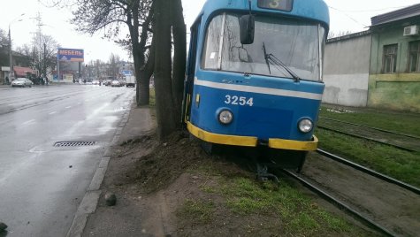 В Одессе трамвай сошел с рельс В Одессе трамвай сошел с рельс