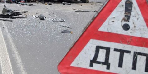 ДТП на Пироговской. Автомобиль «БМВ» врезался в дерево ДТП на Пироговской. Автомобиль «БМВ» врезался в дерево
