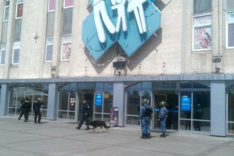 Бомбу в торговом центре у Привоза не нашли Бомбу в торговом центре у Привоза не нашли