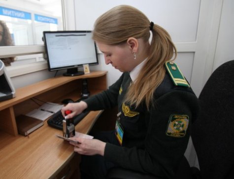 Трое китайцев пытались дать взятку пограничникам Одесского отряда Трое китайцев пытались дать взятку пограничникам Одесского отряда