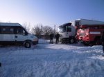 Пассажиры автобуса попали в снежную ловушку Пассажиры автобуса попали в снежную ловушку