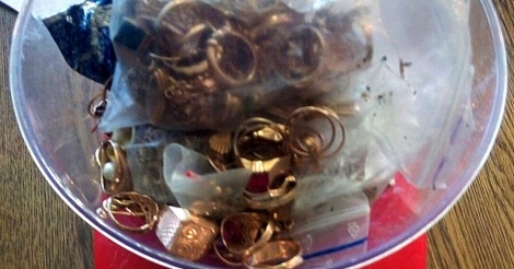 В банке из-под кофе пограничники обнаружили более килограмма золота