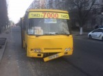 В Одессе столкнулись маршрутка и карета скорой помощи (фото) В Одессе столкнулись маршрутка и карета скорой помощи (фото)