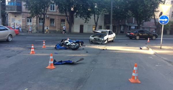 В Одессе разбился мотоциклист (фото) В Одессе разбился мотоциклист (фото)