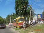 Трамвай не разъехался с автомобилем (фото) Трамвай не разъехался с автомобилем (фото)