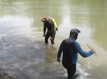 Водолазы достали из пруда утопленника (фото) Водолазы достали из пруда утопленника (фото)