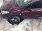 В центре Одессы в провале застрял автомобиль В центре Одессы в провале застрял автомобиль