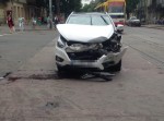 В центре Одессы столкнулись трамвай и легковой автомобиль (фото) В центре Одессы столкнулись трамвай и легковой автомобиль (фото)