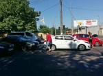 ДТП возле Горбатого моста стало причиной пробки (фото) ДТП возле Горбатого моста стало причиной пробки (фото)