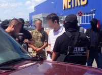 На взятке задержан одесский полицейский (фото, видео) На взятке задержан одесский полицейский (фото, видео)