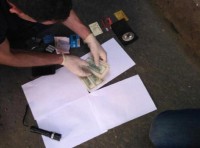 В 2500 долларов оценили одесские полицейские переквалификацию дела (фото) В 2500 долларов оценили одесские полицейские переквалификацию дела (фото)