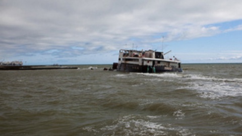 Следов загрязнения моря из затопленного сухогруза не выявлено Следов загрязнения моря из затопленного сухогруза не выявлено