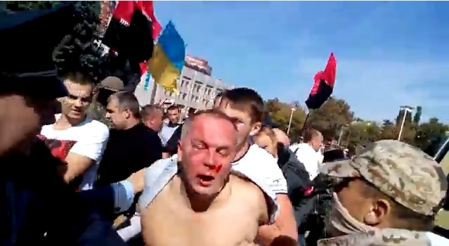 Нестора Шуфрича побили под Одесской ОГА. Видео Нестора Шуфрича побили под Одесской ОГА. Видео