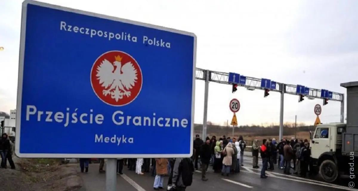 Поляки пригрозили не пропускать через границу автобусы из Украины
