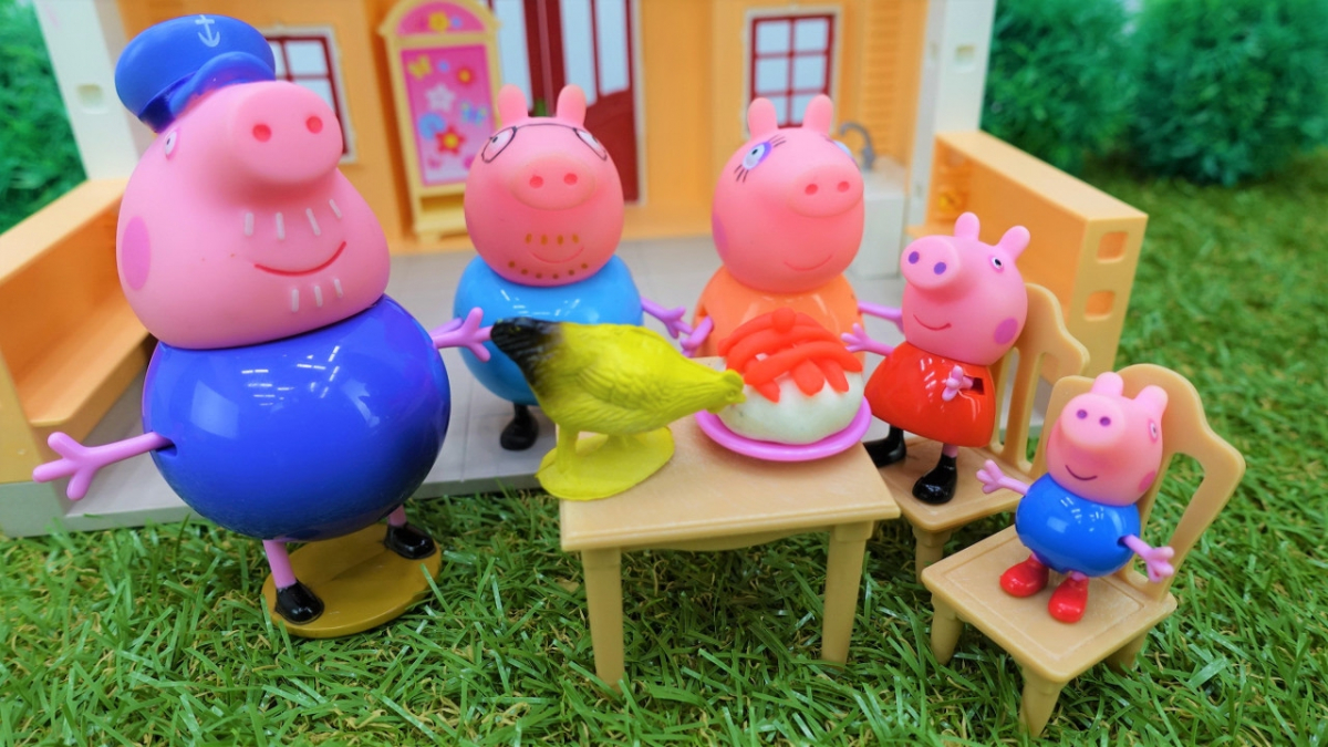 Любимцы самых маленьких поклонников анимации — мягкие игрушки Свинка Пеппа.