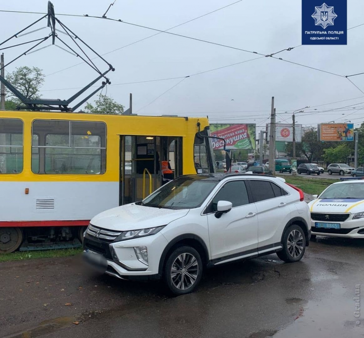 В Одессе автохам заблокировал движение трамваев