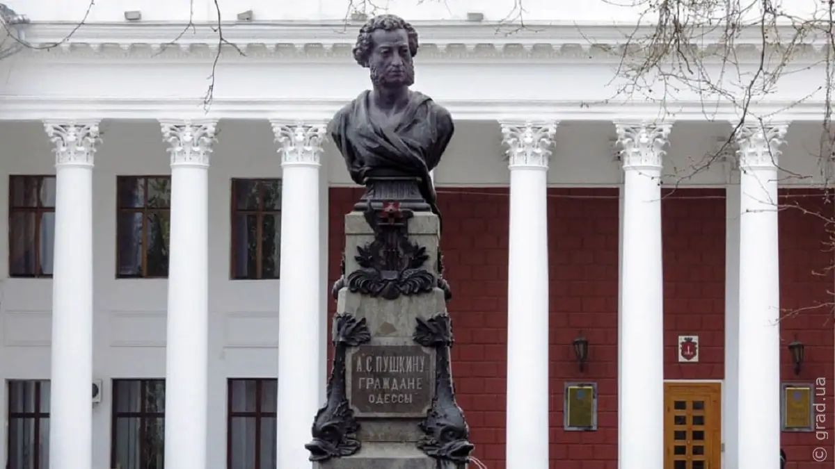 В Одесі демонтують пам’ятник Толстому, Пушкіна – залишать