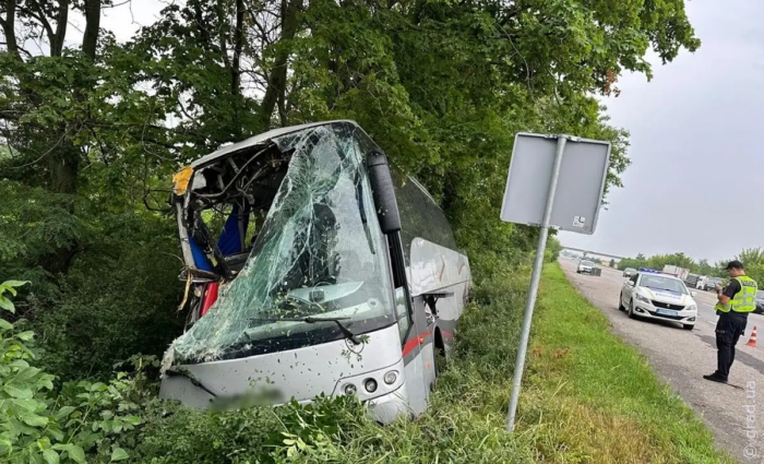 На трассе Киев – Одесса пассажирский автобус попал в ДТП: есть пострадавшие
