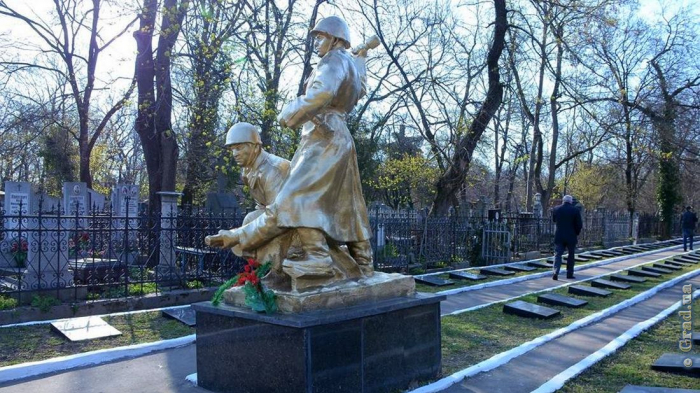 Мемориалы и воинские захоронення Одессы приводят в порядок