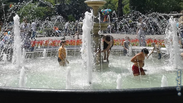 В центре Одессы вандалы повредили фонтан