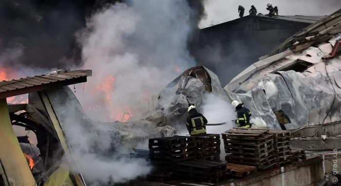 Масштабный пожар на мебельном складе в Одессе