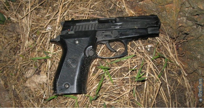 В Шабо местный житель устроил стрельбу в собственном подъезде